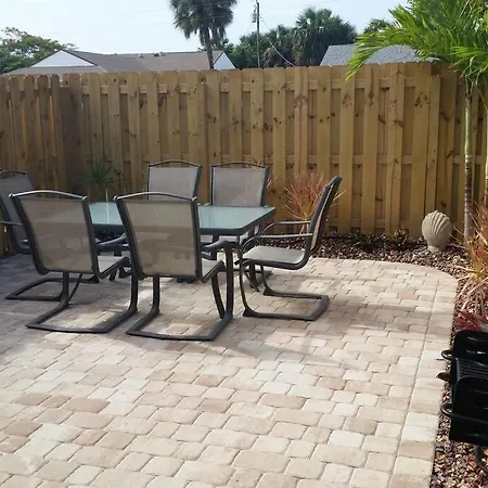 Tahitian Cottage - Heated Pool Walk To The Beach Cocoa Beach Exterior photo