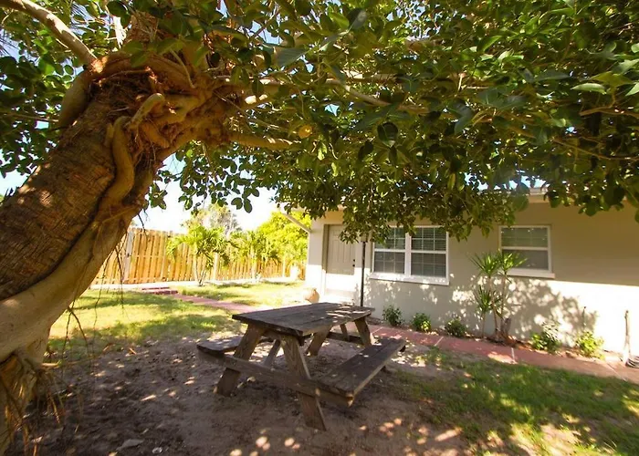 Tahitian Cottage - Heated Pool Walk To The Beach